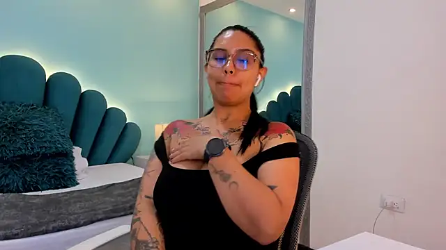 Chat XXX ao vivo de sharlott18