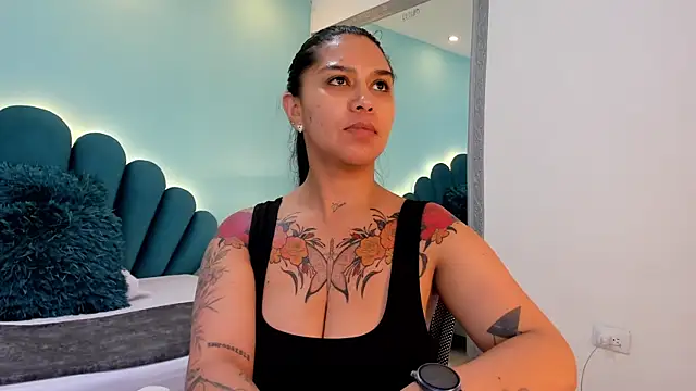 sharlott18 live XXX chat