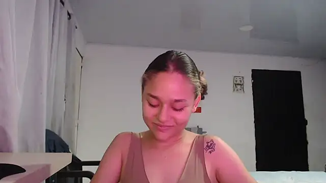 Chat +18 de LittleCheerry69 ao vivo