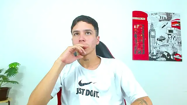 XXX chat uživo modela Cumandres18