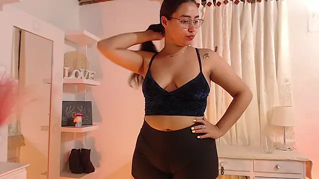 _Kim__M Adlı Modelin Canlı XXX Sohbeti