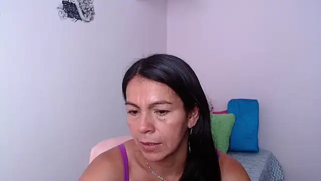XXX chat uživo modela camilavargas_