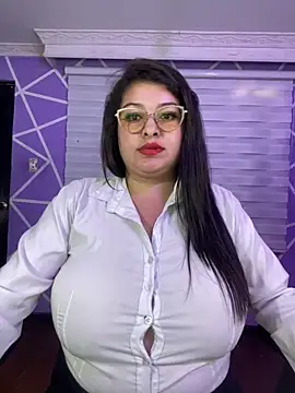 MiiaaJoness' Live XXX Chat