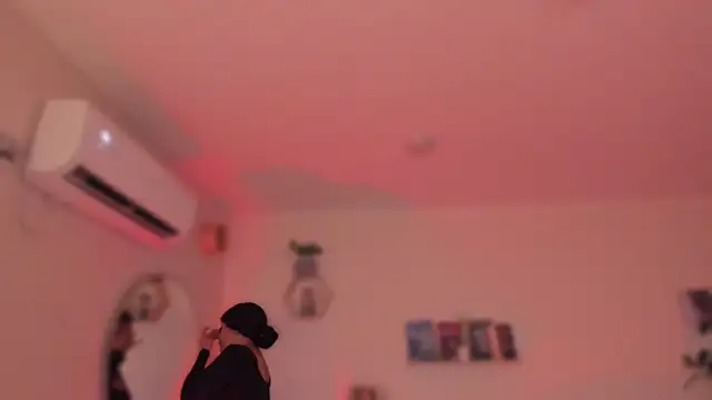 YariRose élő XXX-chatje