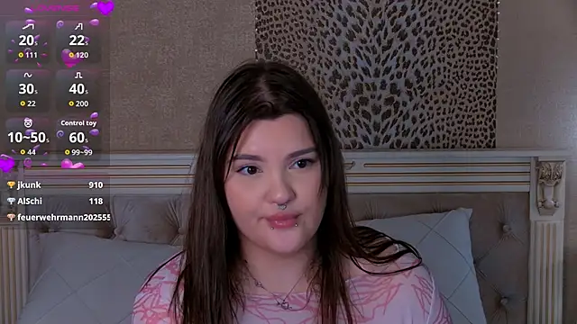 EmilyHyde Show in webcam