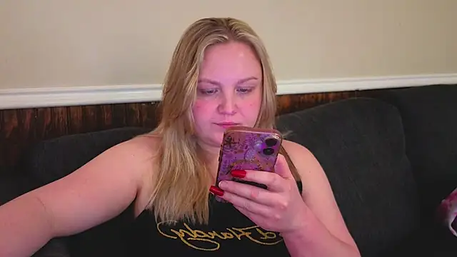 PhatAssBlond: διαδικτυακό σόου στην κάμερα