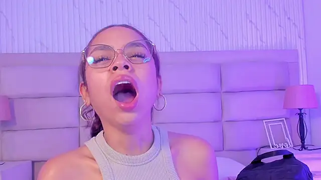 Chat XXX ao vivo de CarolineFyre