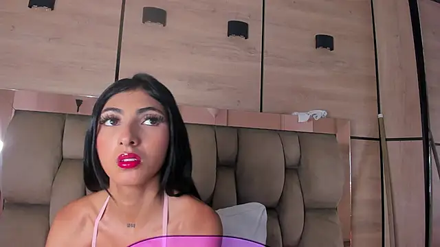 karol_lewiss' Live XXX Chat