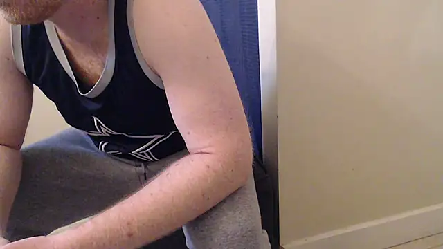 DaddyRyan1996: διαδικτυακό σόου στην κάμερα