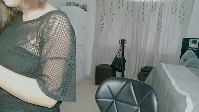 Dama_Scarlata18's Live XXX Chat