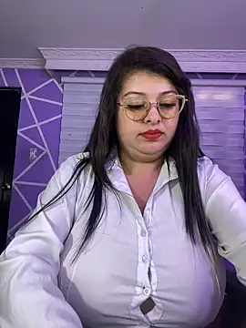 Chat +18 de MiiaaJoness ao vivo