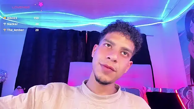 Show modela Ethan_Boyy na web-kameri