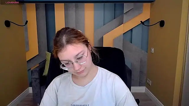 AngelinaLow: онлайн-секс-чат