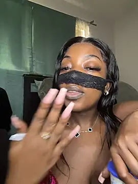 foreigntitts_ Live XXX Chat