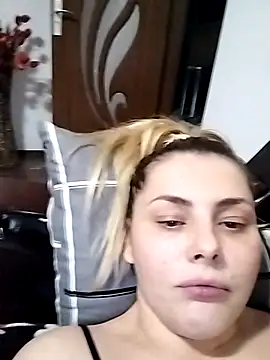 LarisseBelleのウェブカメラショー