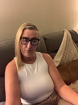 Mrsmoggy élő XXX-chatje