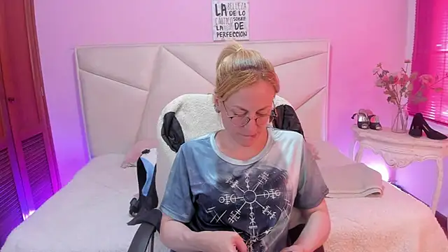 SammySanders Adlı Modelin Canlı XXX Sohbeti