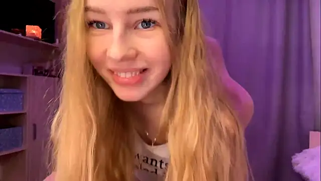 LunaCrave Adlı Modelin Canlı XXX Sohbeti