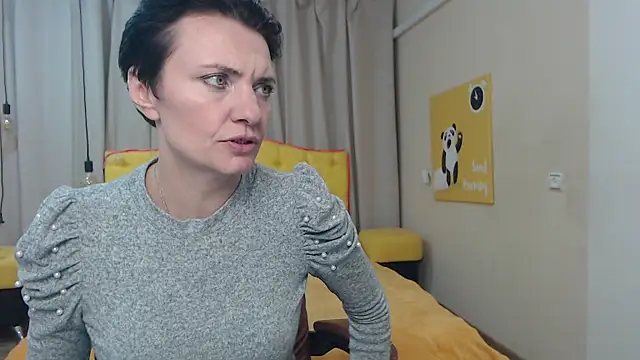 AvaSaturnian Chat XXX in diretta