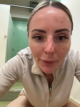 EmaSalis élő XXX-chatje