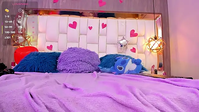 Show modela Foxxy_Doll na web-kameri