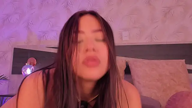 Chat +18 de nicolle_pierce ao vivo