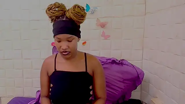 Chat +18 de EroticSexyPrada ao vivo