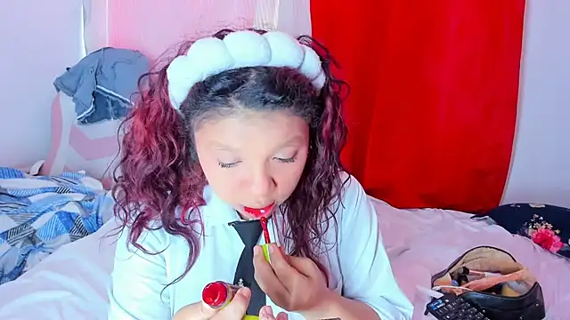 Emily_Coper18: онлайн-секс-чат