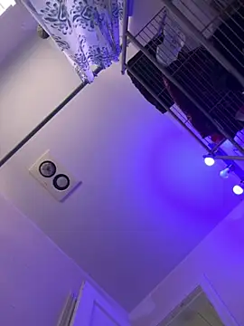 XXX chat uživo modela Tamiii420