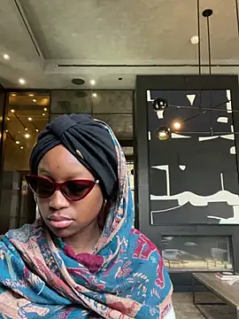 tia___fox Adlı Modelin Canlı XXX Sohbeti