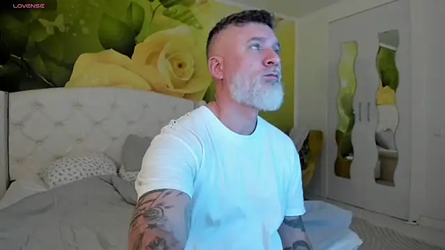 BlowMyXXL live XXX chat