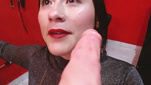 دردشة Emily_Slave28 الجنسية المباشرة