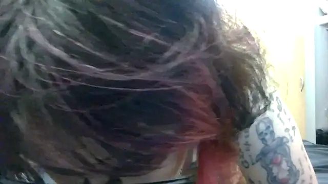 Empress_Lilith: διαδικτυακό σόου στην κάμερα