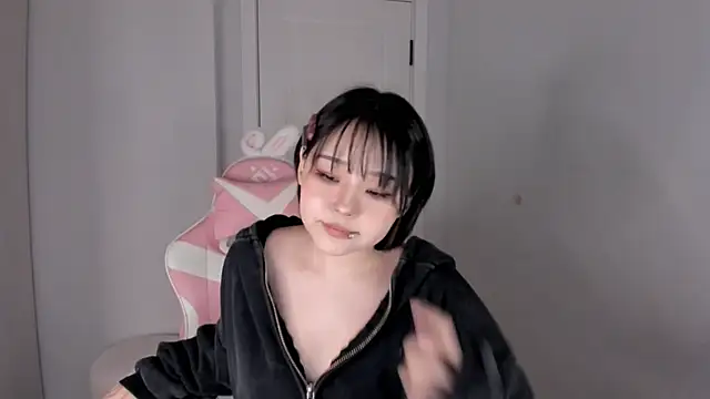 hee_young11 Adlı Modelin Canlı XXX Sohbeti