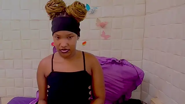 EroticSexyPrada Adlı Modelin Canlı XXX Sohbeti