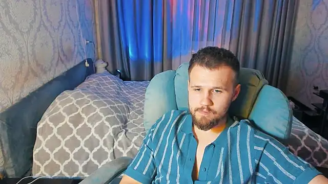 Vladik_b live XXX chat