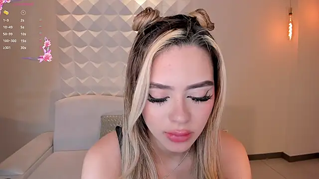 JuanitaClay Chat XXX live