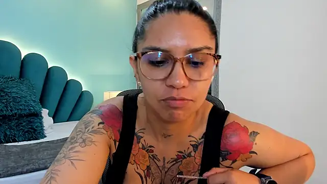 sharlott18 Chat XXX in diretta