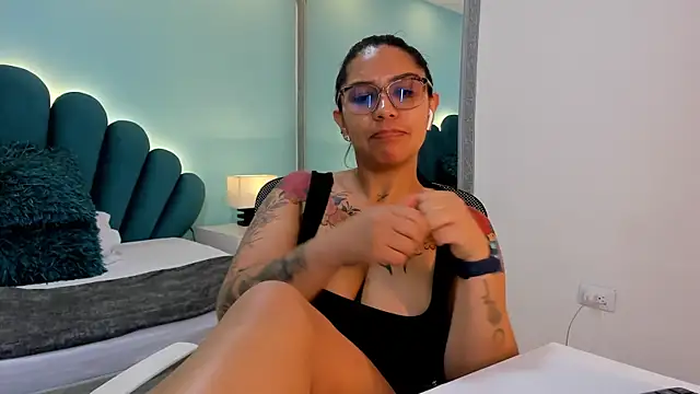 Chatroom XXX en direct de sharlott18