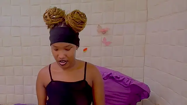 Chat +18 de EroticSexyPrada ao vivo