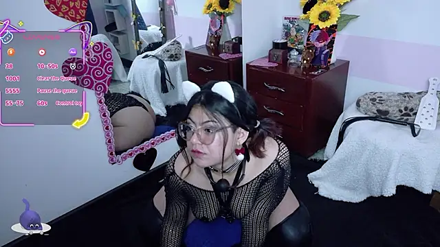 Catwhite_ élő XXX-chatje