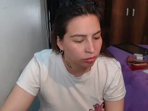 layanafuckass Adlı Modelin Canlı XXX Sohbeti