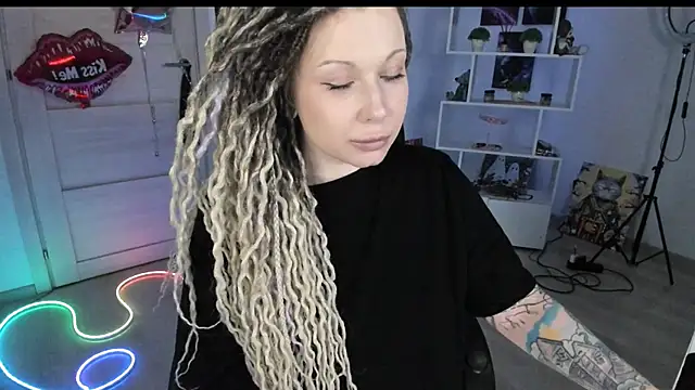 HoneySallyMoore Adlı Modelin Canlı XXX Sohbeti