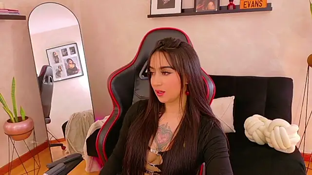 EmmyEvans1のライブXXXチャット