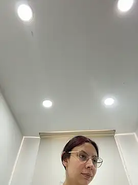 Bonniepark Adlı Modelin Canlı XXX Sohbeti