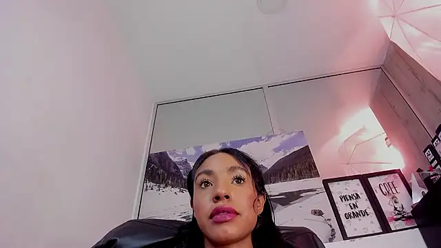 Chat +18 de xenia_golden ao vivo