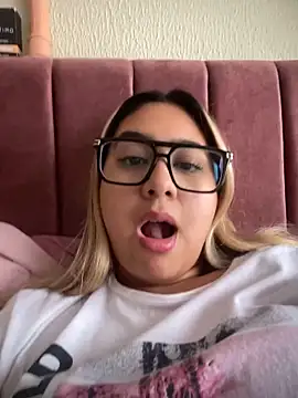 Chat +18 de Miabonnett_ ao vivo