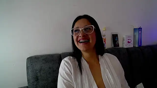 Chat +18 de Alana_steel_1 ao vivo