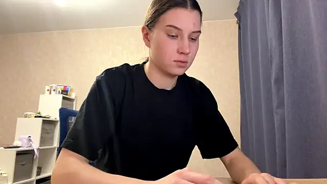 CloudyTube Adlı Modelin Canlı XXX Sohbeti