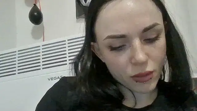 Trinsy_Love Adlı Modelin Canlı XXX Sohbeti